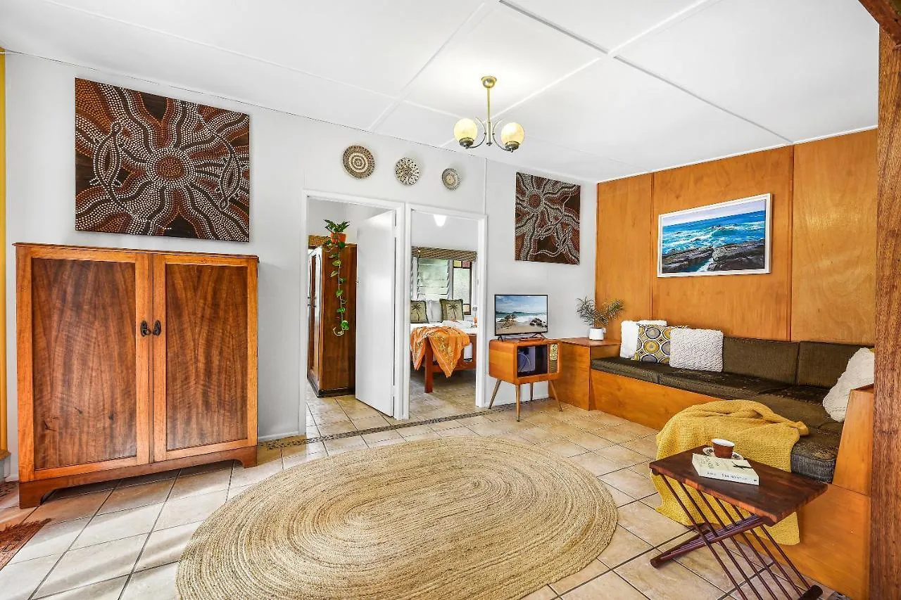 Holiday home Cottonwood Cottage - Couples 'Pet Friendly' Retro Escape Mudjimba