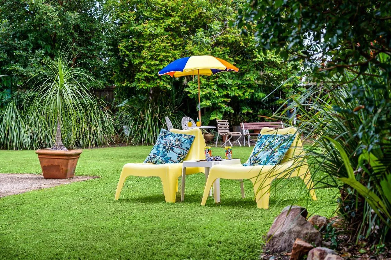 Cottonwood Cottage - Couples 'Pet Friendly' Retro Escape Mudjimba